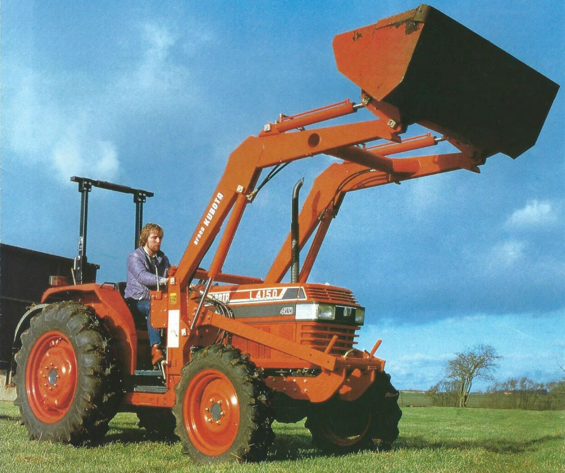 Kubota L4150 Allradtraktor mit Frontlader (Quelle: Kubota)