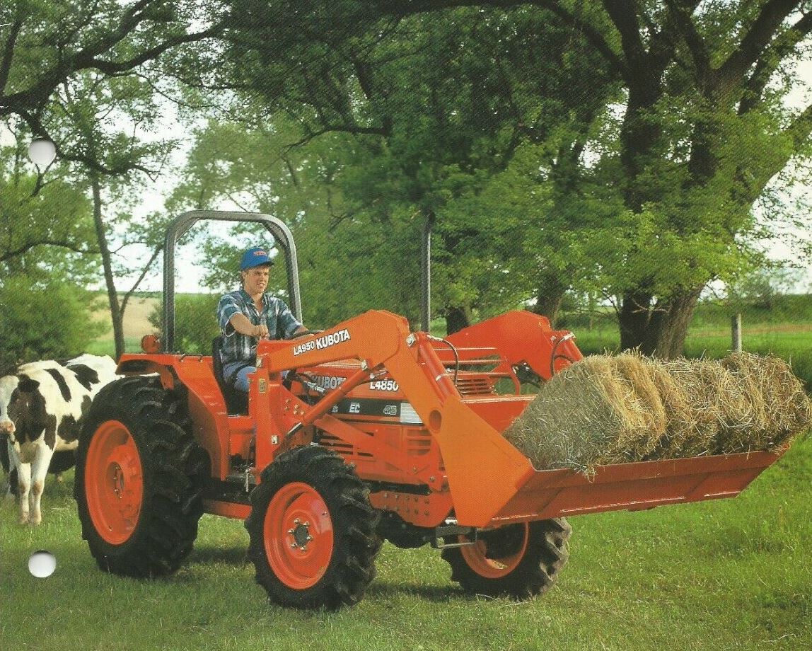 Kubota L4850 Allradtraktor mit Frontlader (Quelle: Kubota)