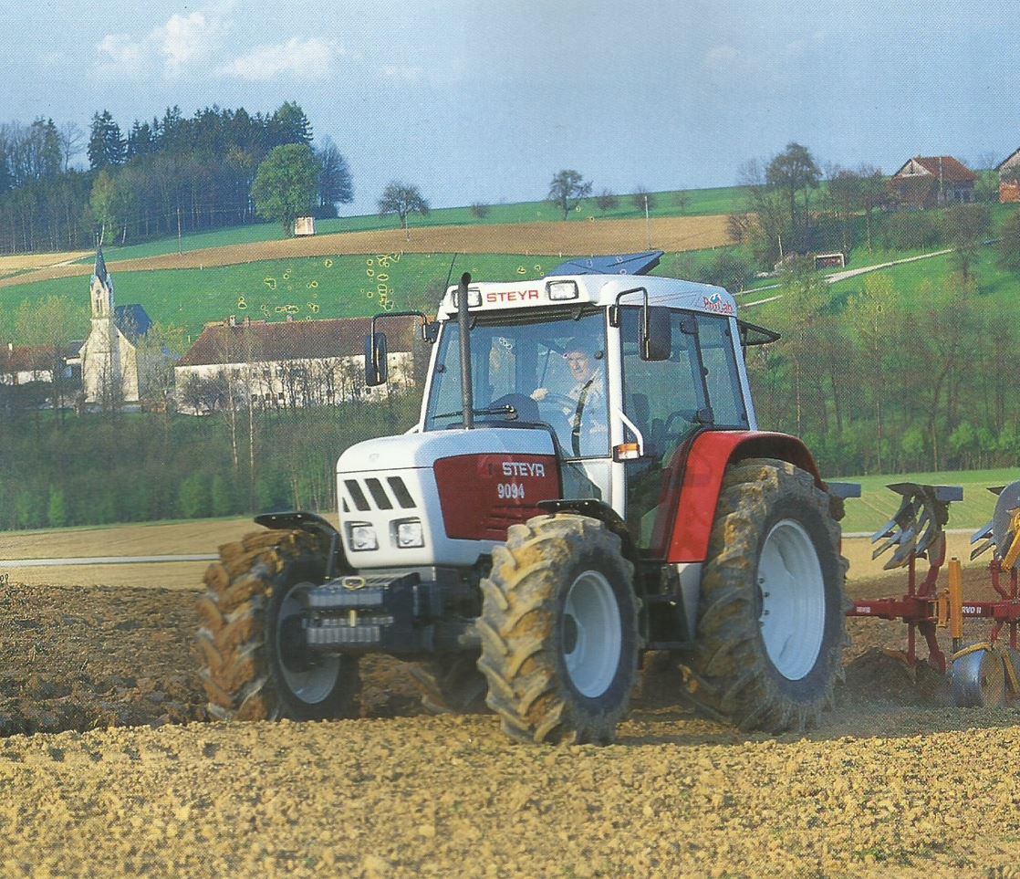 Steyr 9094 Traktor mit Allradantrieb (Quelle: CNH)