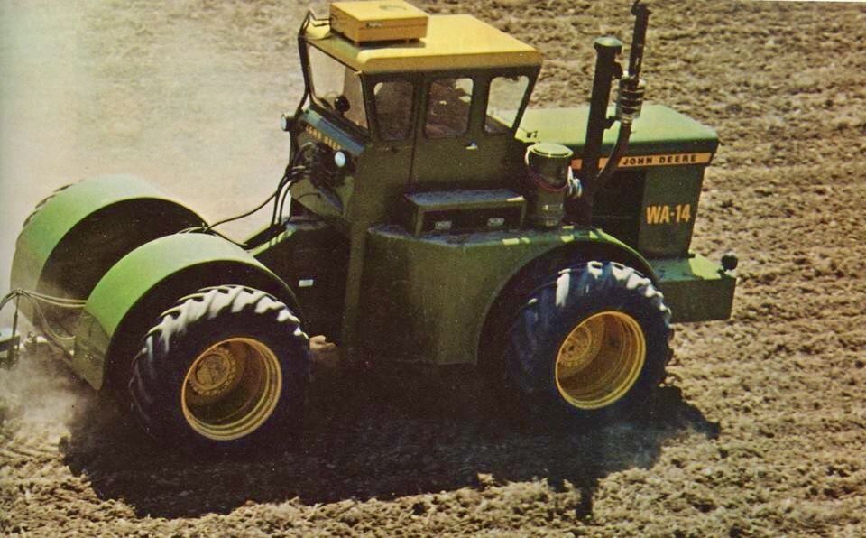 John Deere WA-14 Knicklenker Traktor mit Zwillingsreifen (Quelle: John Deere)