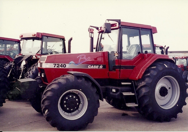 Case IH Magnum 7240 Pro baugleich mit Steyr 9270 (Quelle: Classic Tractor Magazine)