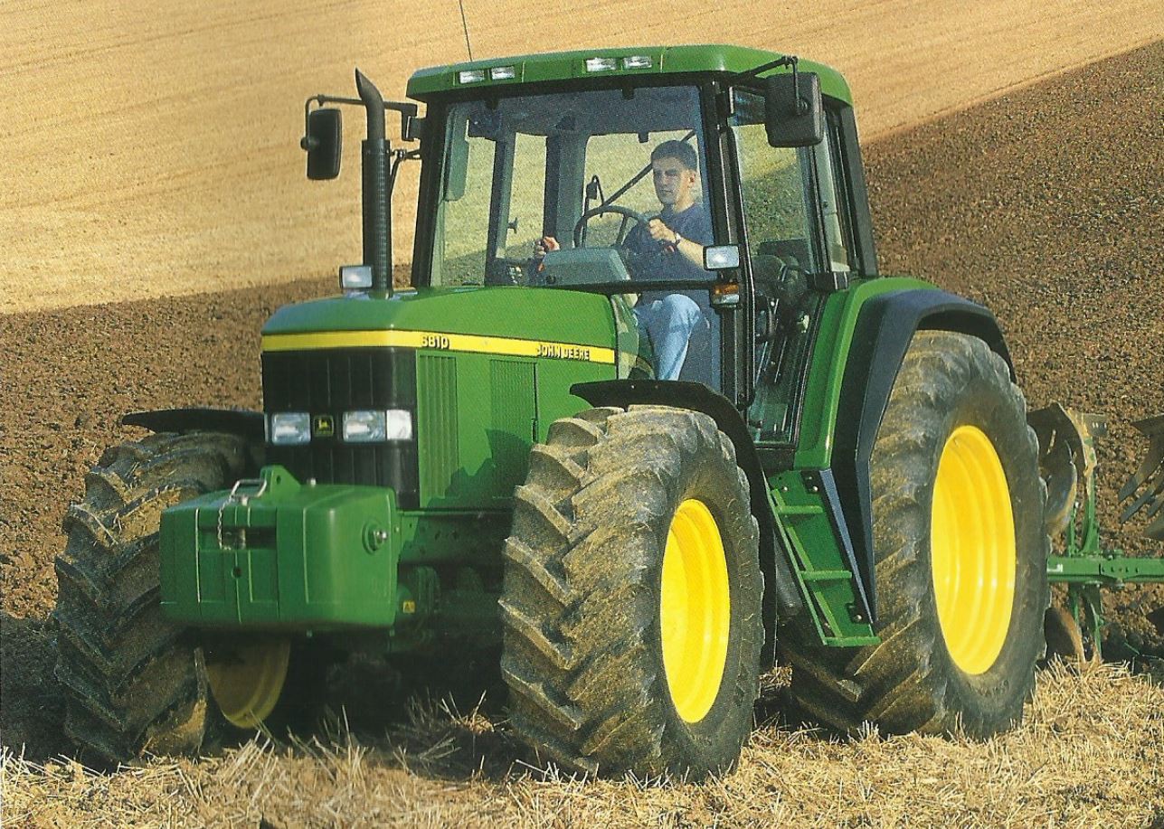 John Deere 6810 Traktor (Quelle: John Deere)