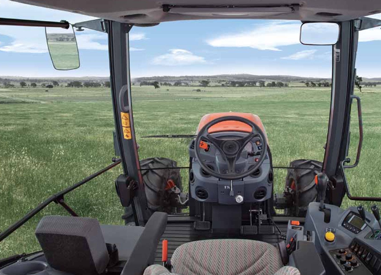 Kubota M110GX-II Traktor mit Pflug (Quelle: Kubota)
