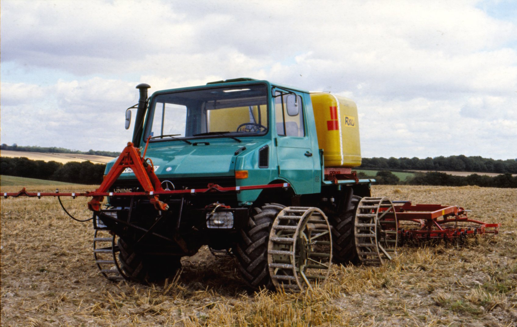 Mercedes-Benz Unimog U1000 der Baureihe 424 (Quelle: Classic Tractor Magazine)