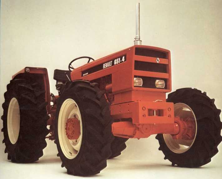 Renault 651-4 Traktor mit Allradantrieb (Quelle: Claas)