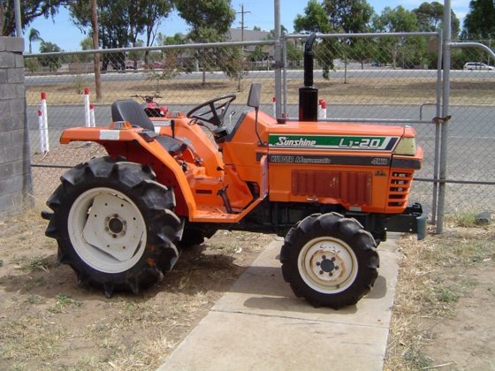 Kubota L1-20 Traktor (Quelle: Maschinio)
