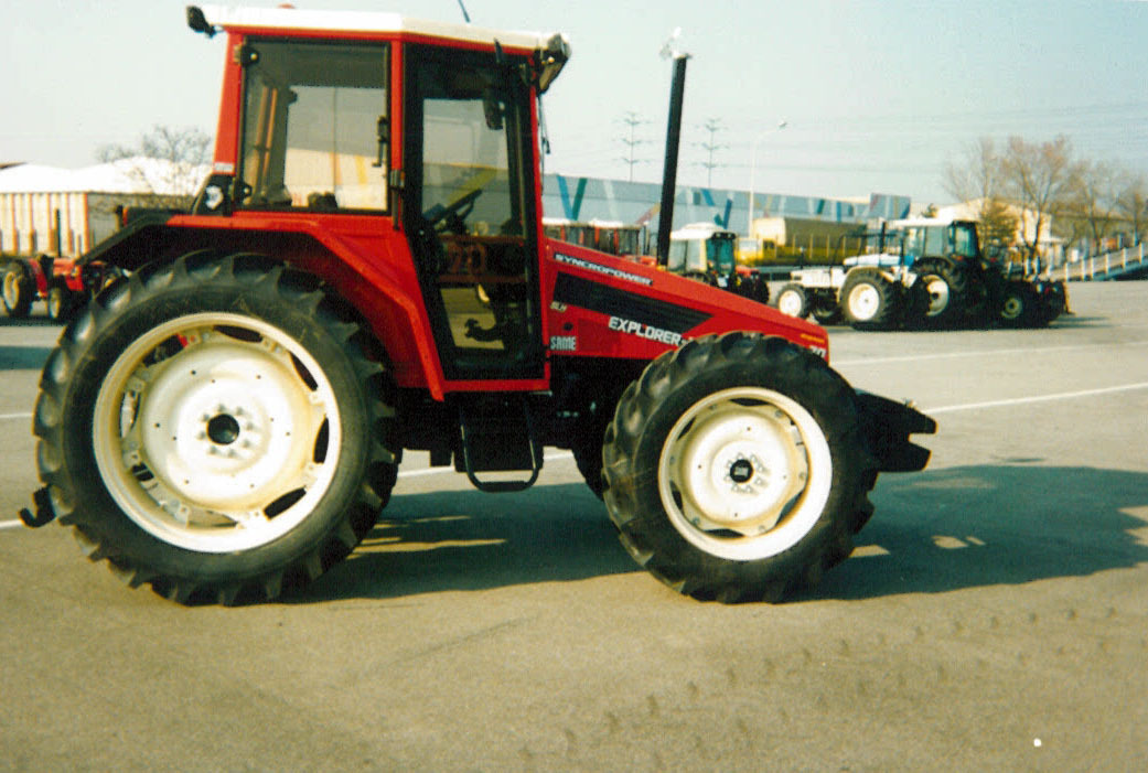 SAME Explorer II 70 Traktor mit Freisichtmotorhaube(Quelle: SDF Archiv)