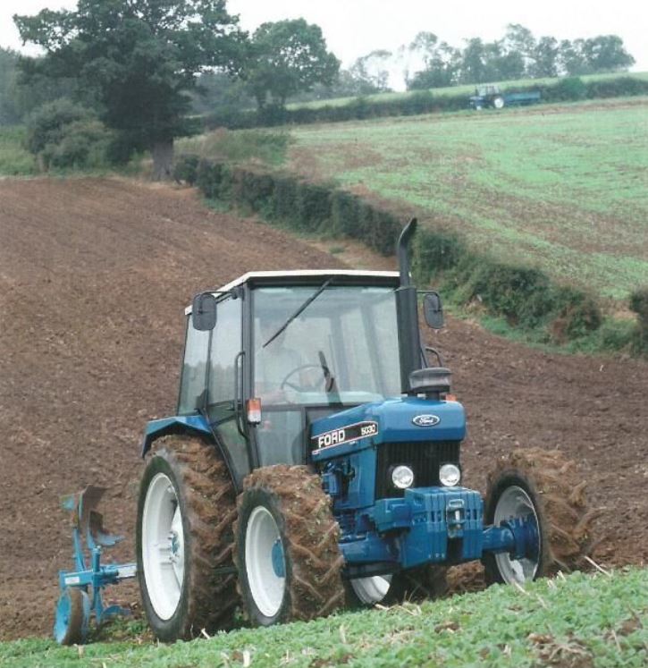 Ford 5030 Allradtraktor (Quelle: CNH)