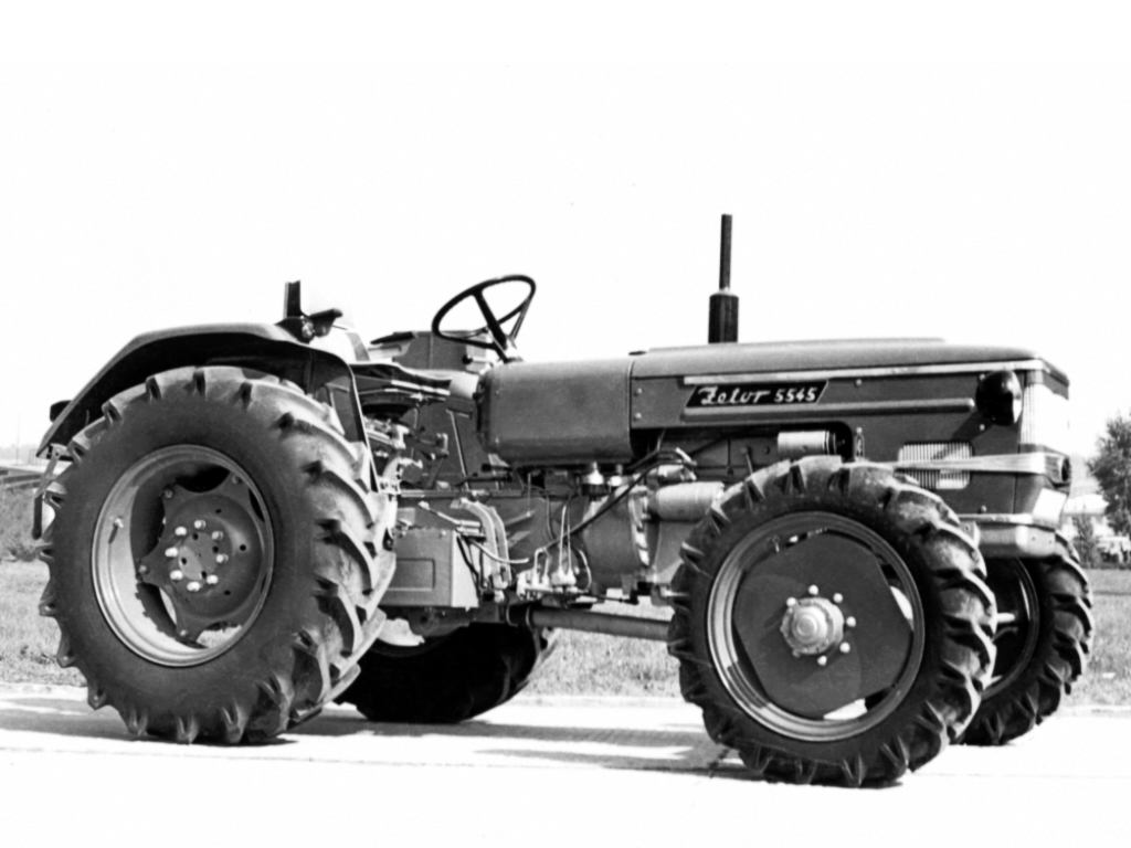 Zetor 5545 Traktor mit Allrad UR1 Serie (Quelle: Zetor)