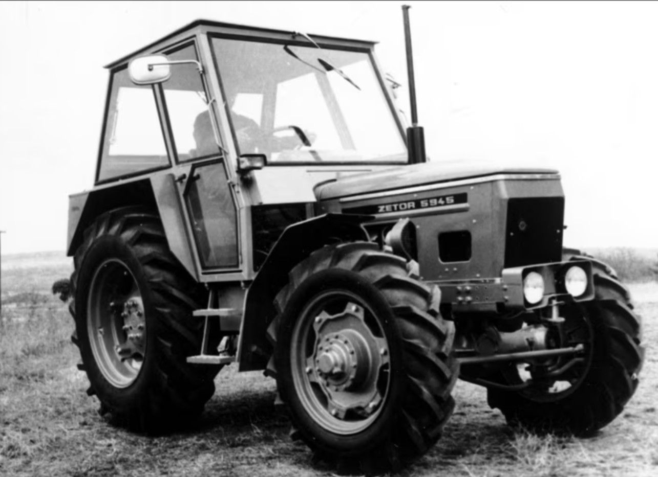 Zetor 5945 Traktor (Quelle: Zetor)