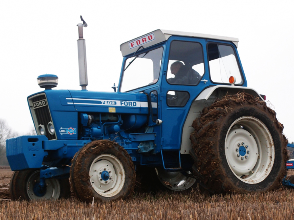 Ford 7600 Traktor mit Kabine (Quelle: CNH)