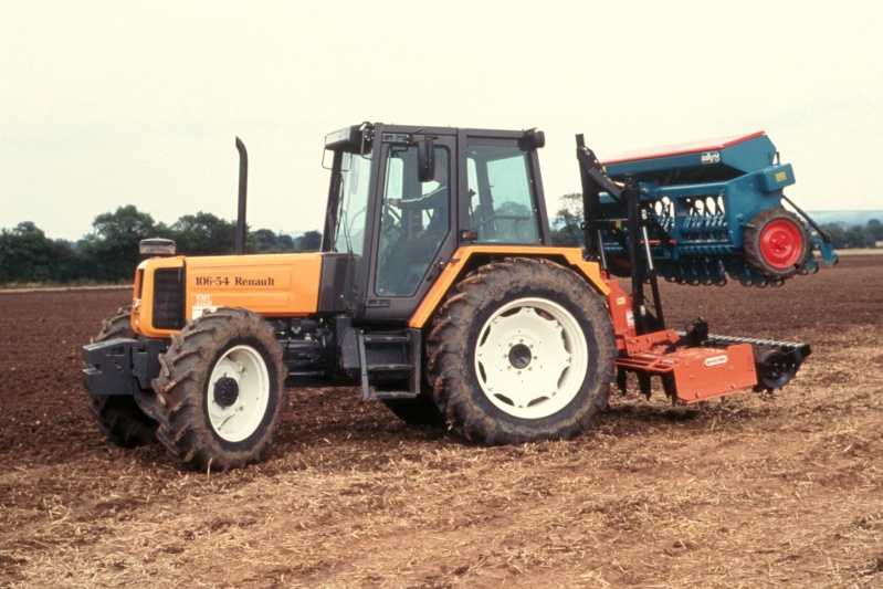Renault 106-54 TL Traktor mit Kabine (Quelle: Claas)
