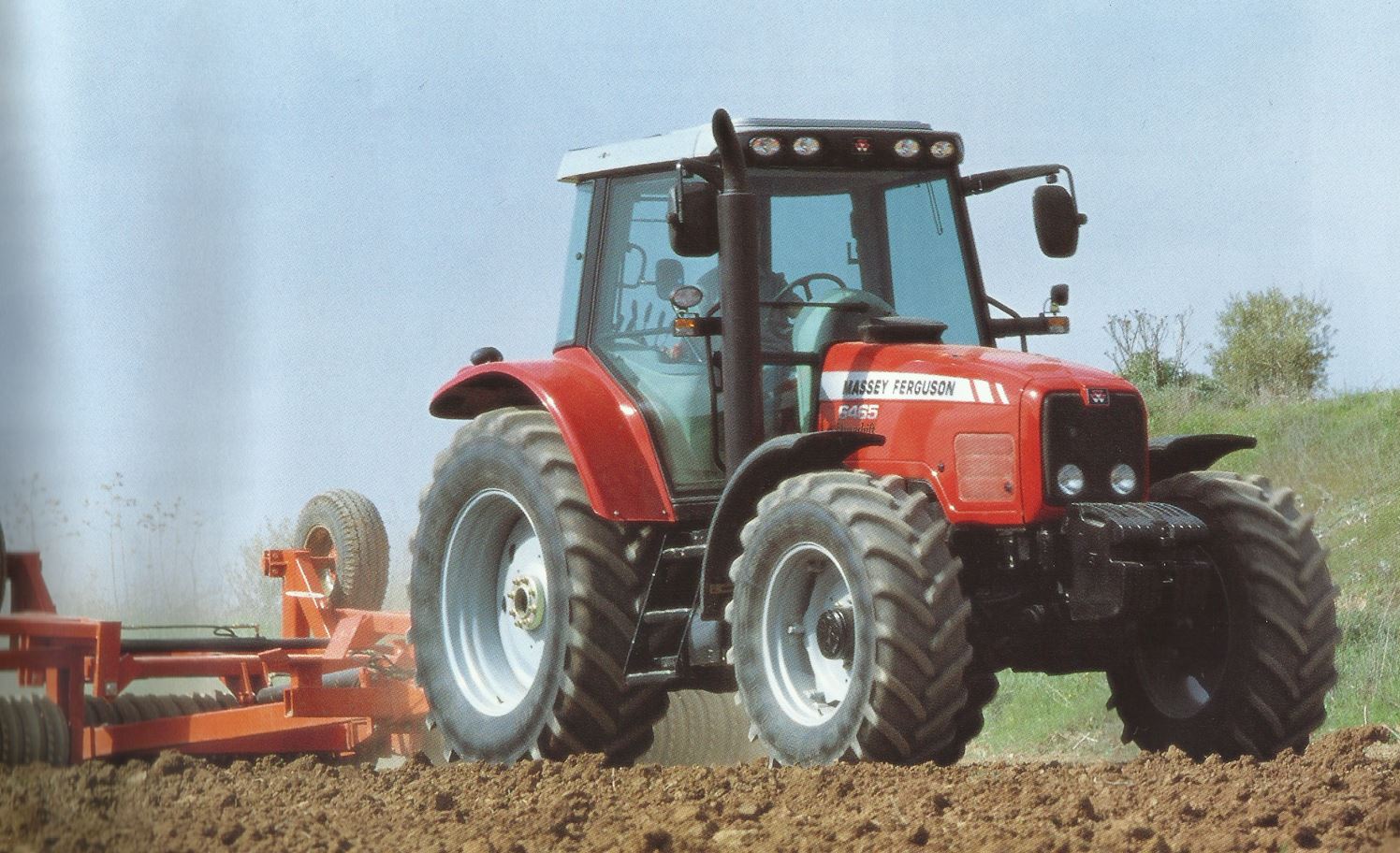Massey Ferguson 6465 Allradtraktor (Quelle: AGCO)
