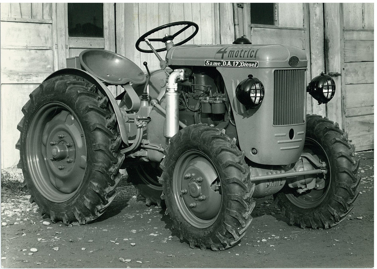 SAME DA17 DT Traktor mit Mähdrescher (Quelle: SDF Archiv)