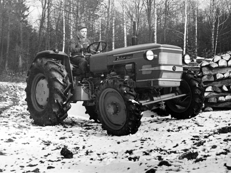 Zetor 5545 Traktor mit Allrad UR1 Serie (Quelle: Zetor)