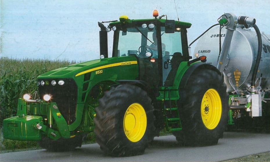 John Deere 8530 Traktor mit Güllefass (Quelle: John Deere)