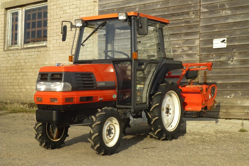 Kubota GL200 Allradtraktor mit Kabine (Quelle: Hersteller)