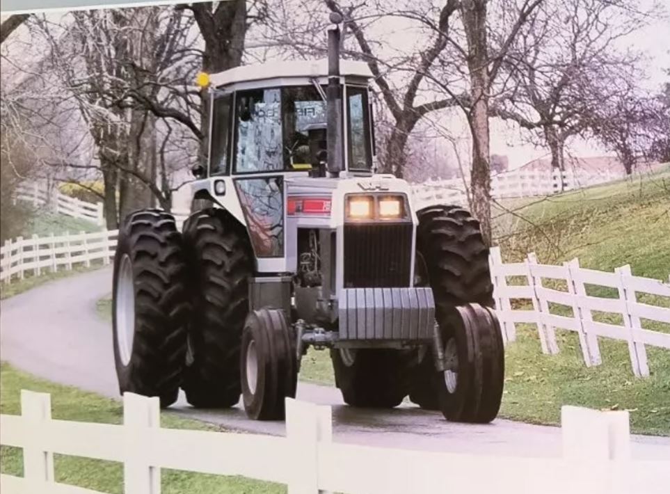 White Field Boss 2-180 Traktor (Quelle: AGCO)