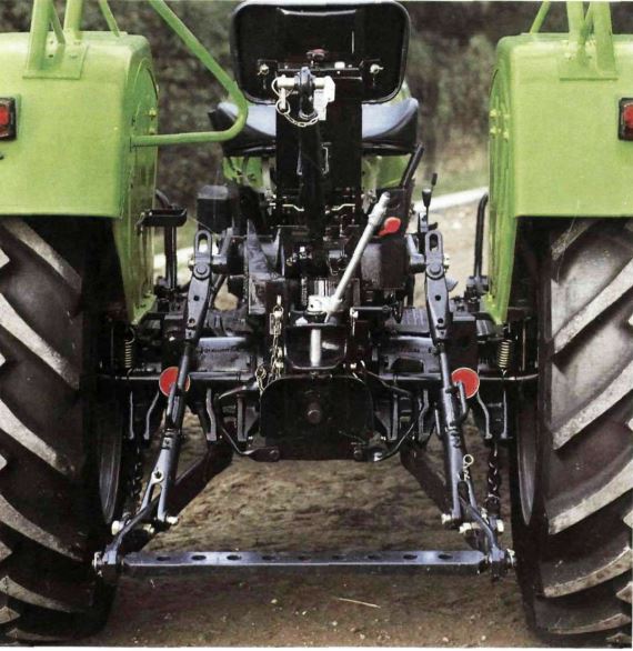 Deutz D5207 Traktor Heckansicht (Quelle: SDF Archiv)