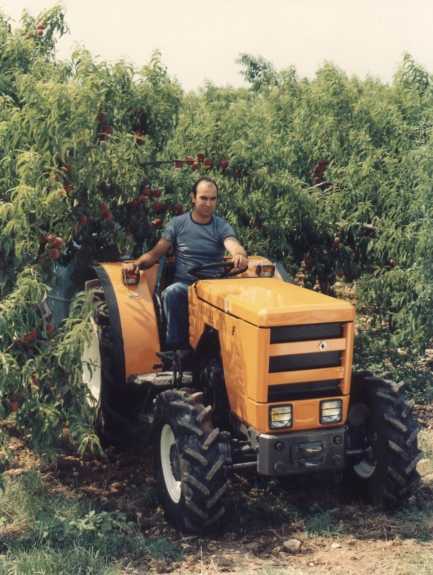 Renault 701-4F Traktor (Quelle: Claas)