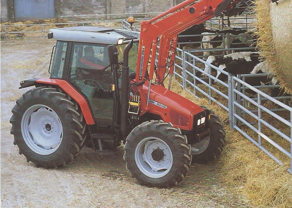 Massey Ferguson 6245 Traktor mit Freisicht-Motorhaube (Quelle: AGCO)