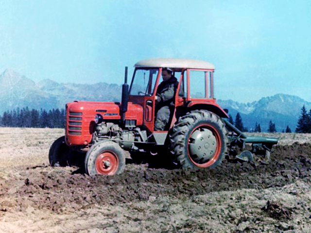 Zetor 3011 Traktor mit Kabine UR1 Serie (Quelle: Zetor)