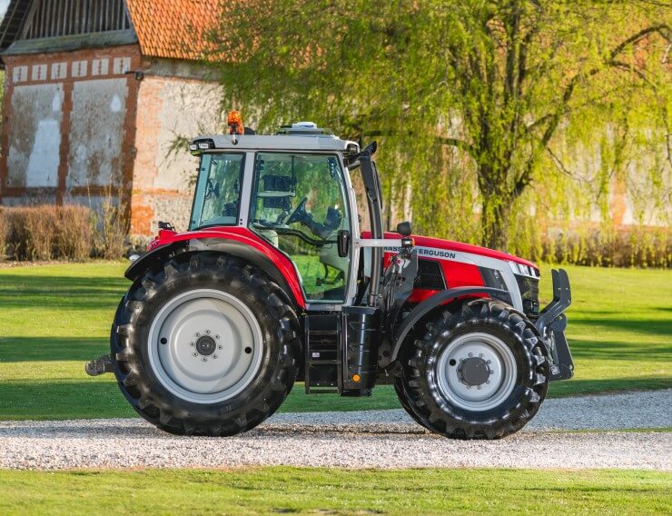 Massey Ferguson 6S.135 Allradtraktor (Quelle: AGCO)