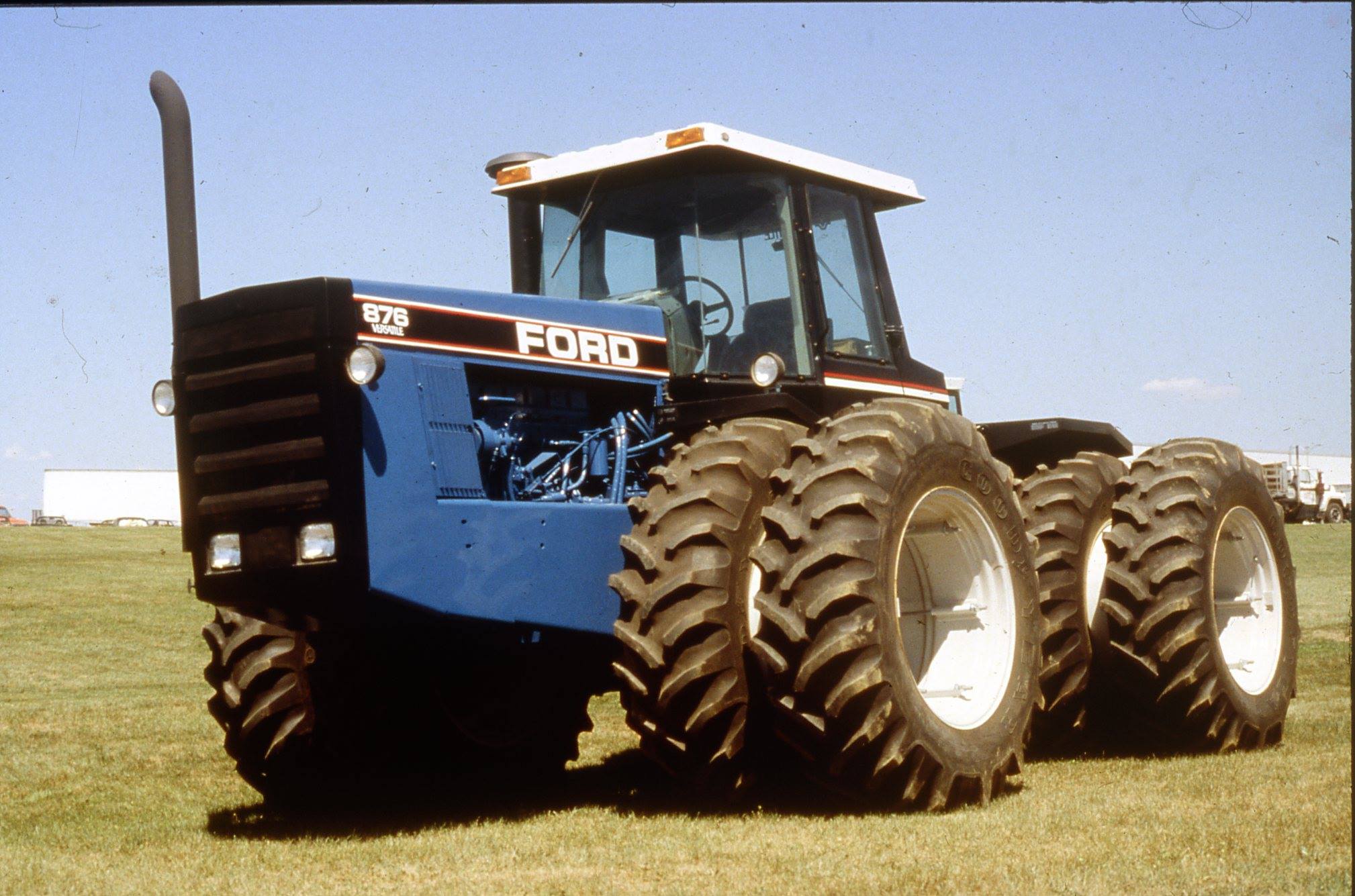 Ford Versatile 876 Knicklenker (Quelle: CNH)