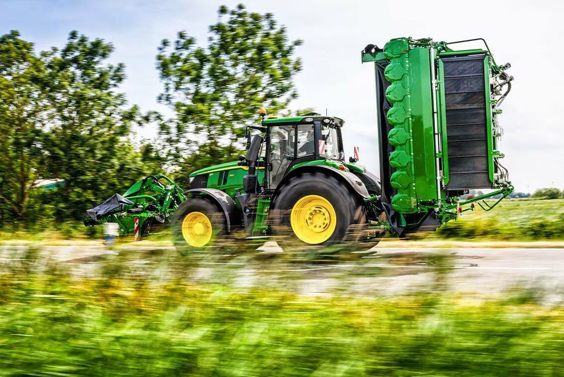 John Deere 6M 250 Traktor (Quelle: John Deere)