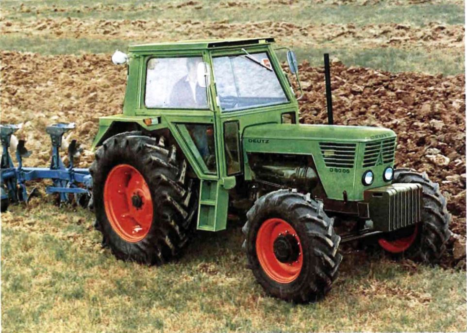 Deutz D8006 Traktor mit Kabine (Quelle: SDF Archiv)