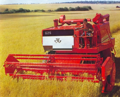 Massey Ferguson 625 Mähdrescher