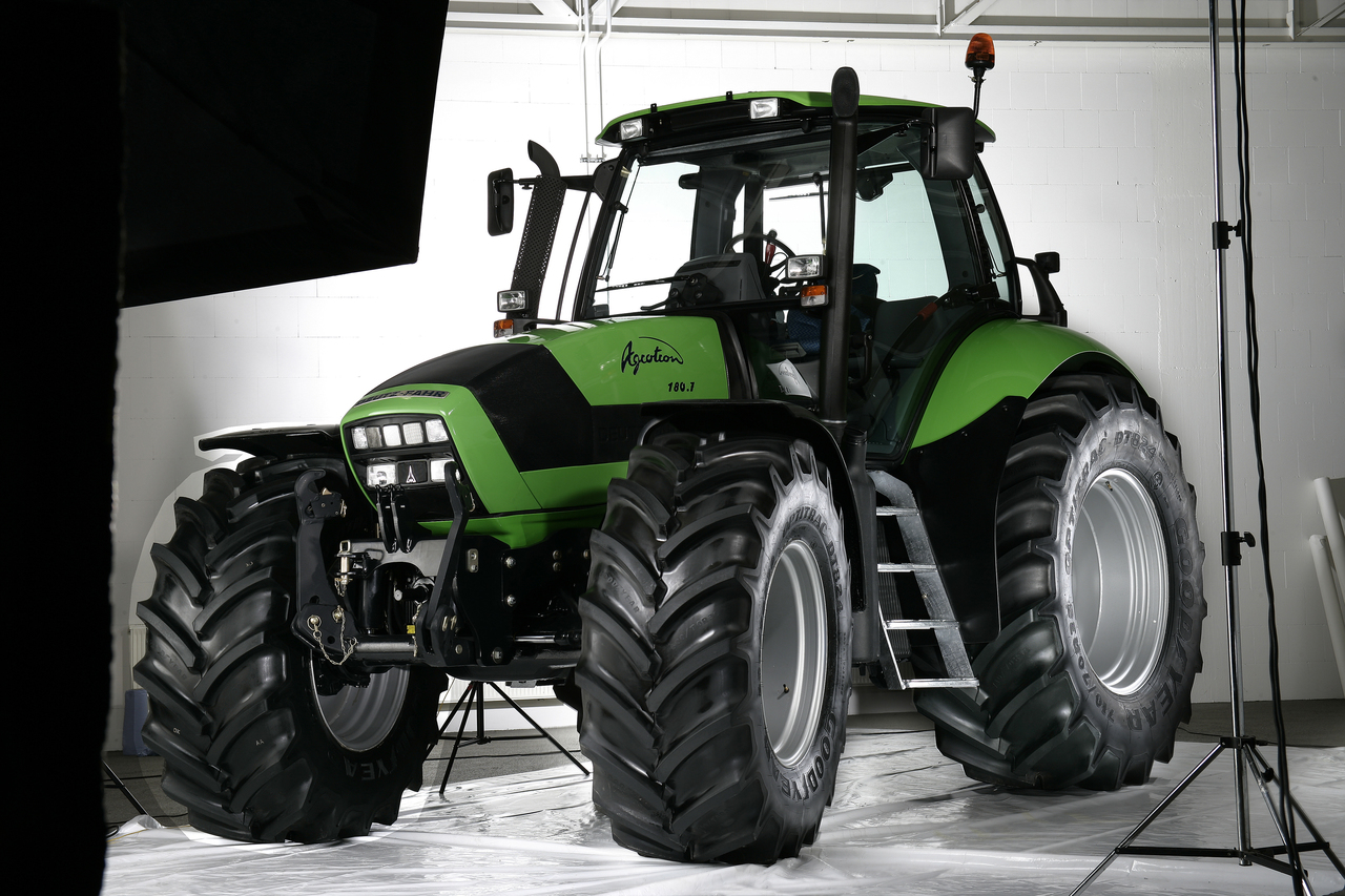 Deutz-Fahr Agrotron 180.7 Traktor (Quelle: SDF Archiv)