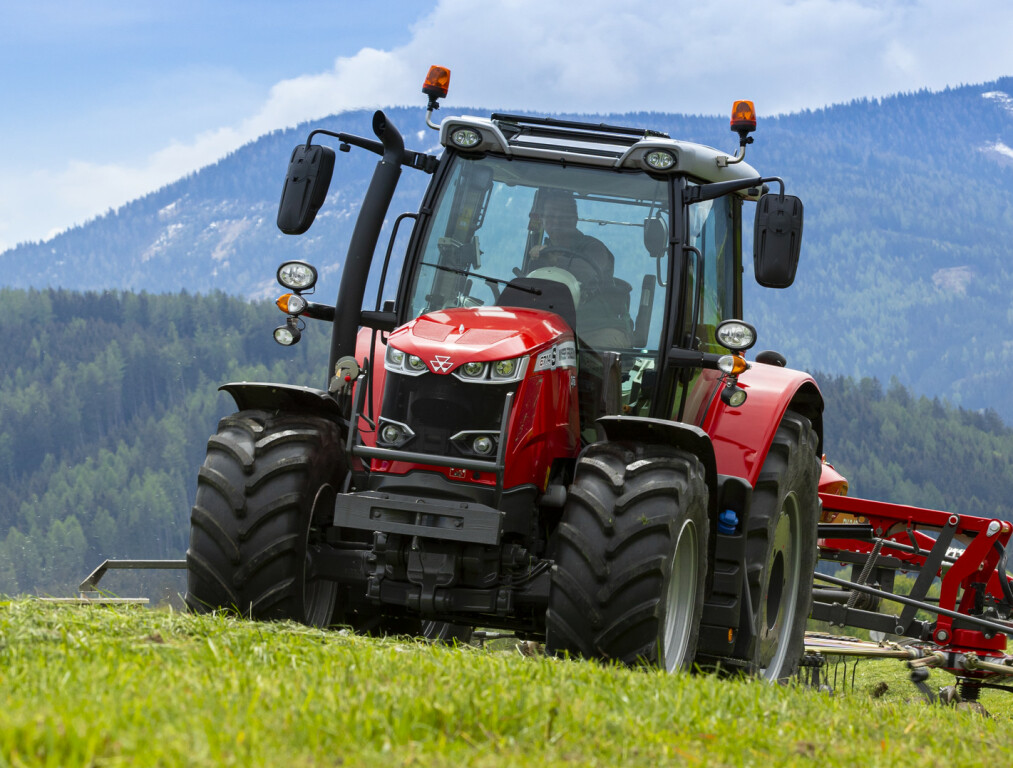 MF 6714S Traktor (Quelle: AGCO)