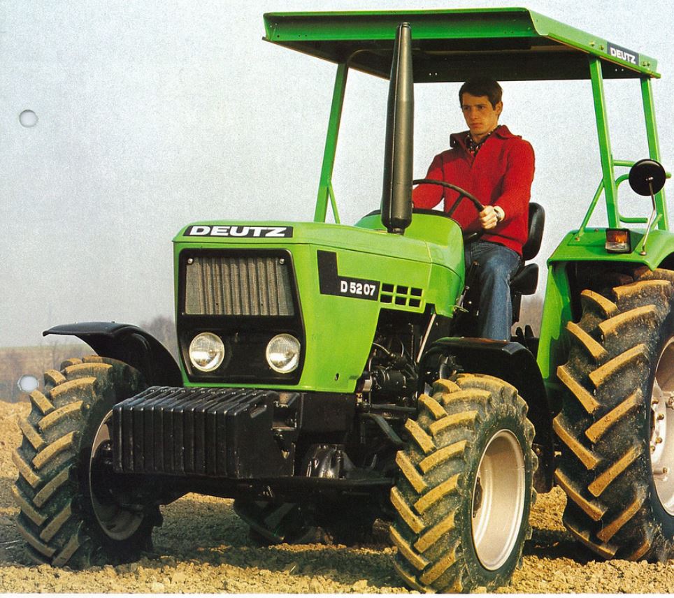 Deutz D5207 Traktor mit Allradantrieb und Sonnendach (Quelle: SDF Archiv)