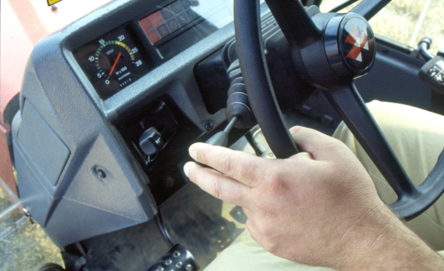Massey Ferguson 3690 Dynashift (Quelle: Classic Tractor Magazine)