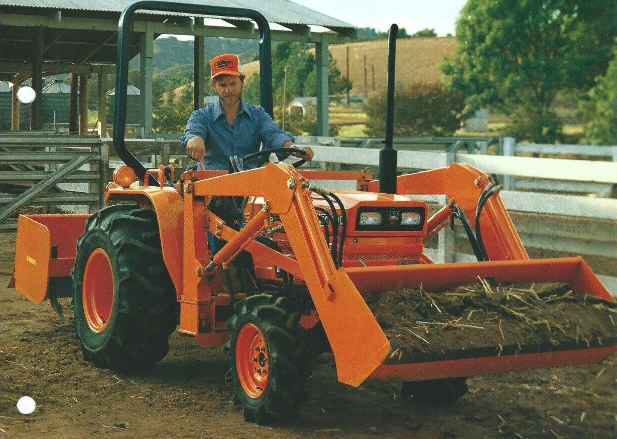 Kubota B8200 Kompakttraktor mit Frontlader (Quelle: Kubota)