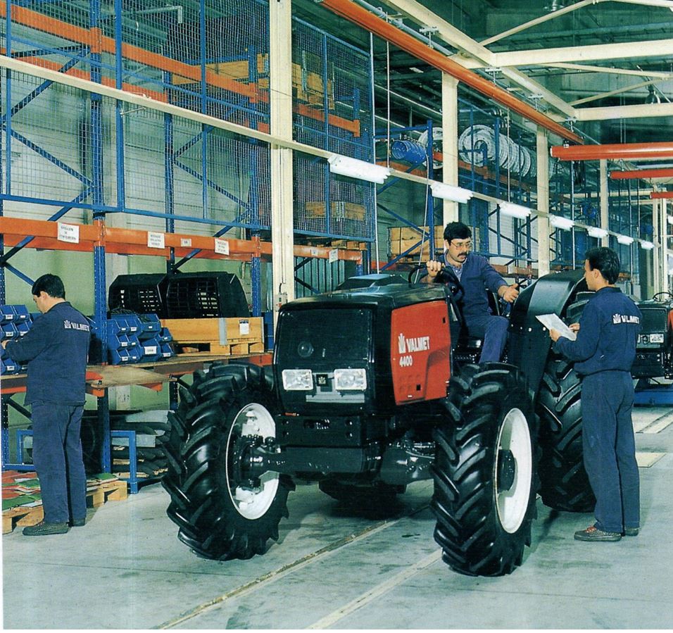 Valmet Metta 4400 Traktor mit Allradantrieb (Quelle: Hersteller)