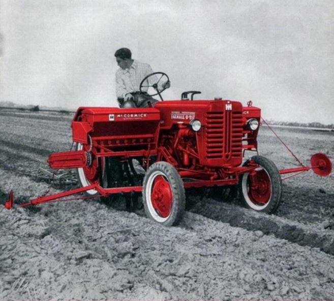 IHC McCormick Farmall D-217 Traktor (Quelle: Hersteller)