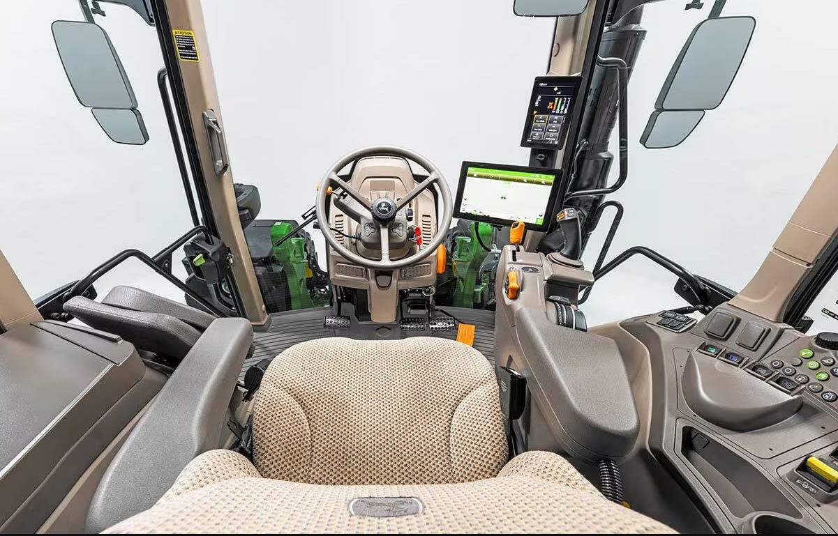 John Deere 6M 250 Traktor Kabine (Quelle: John Deere)