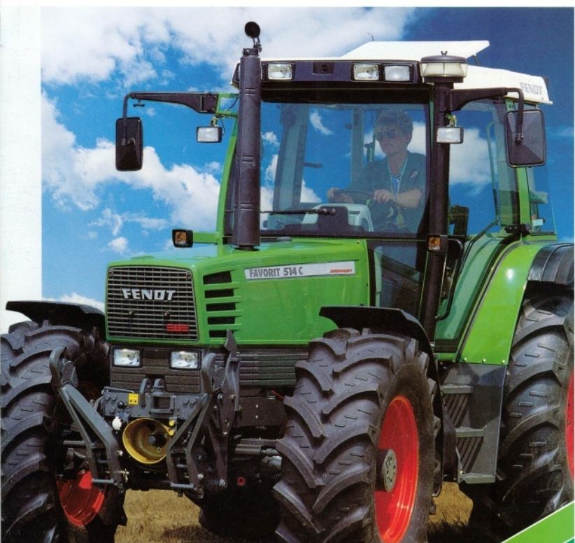 Fendt Favorit 514C mit Auspuff auf der Motorhaube (Quelle: AGCO Fendt)