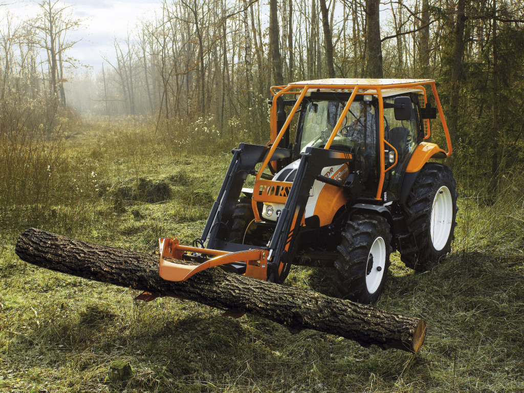 Steyr Profi 4110 Traktor mit Forstausrüstung (Quelle: CNH)
