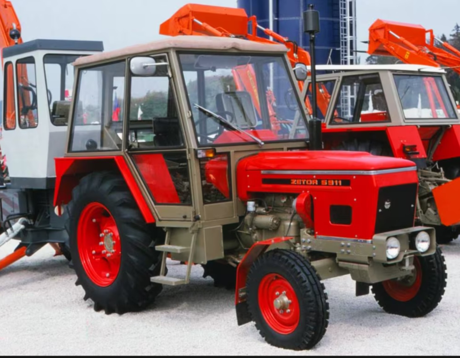 Zetor 5911 Traktor (Quelle: Zetor)