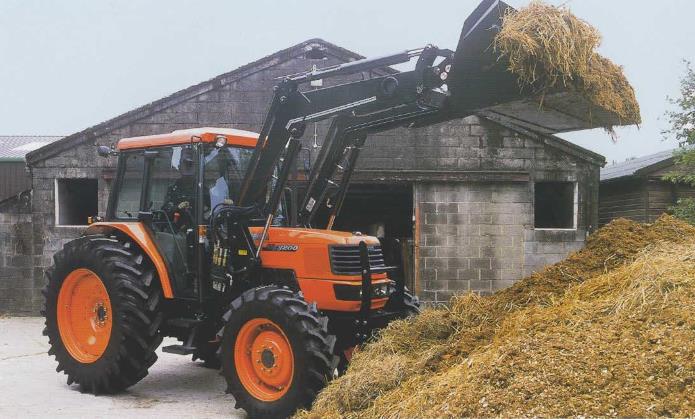 Kubota ME8200 Allradtraktor mit Frontlader (Quelle: Kubota)