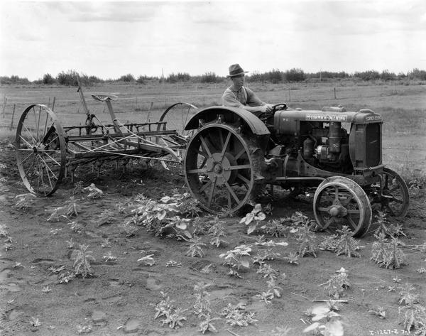 IHC McCormick-Deering W-12 Traktor (Quelle: Wisconsin Historical Society)