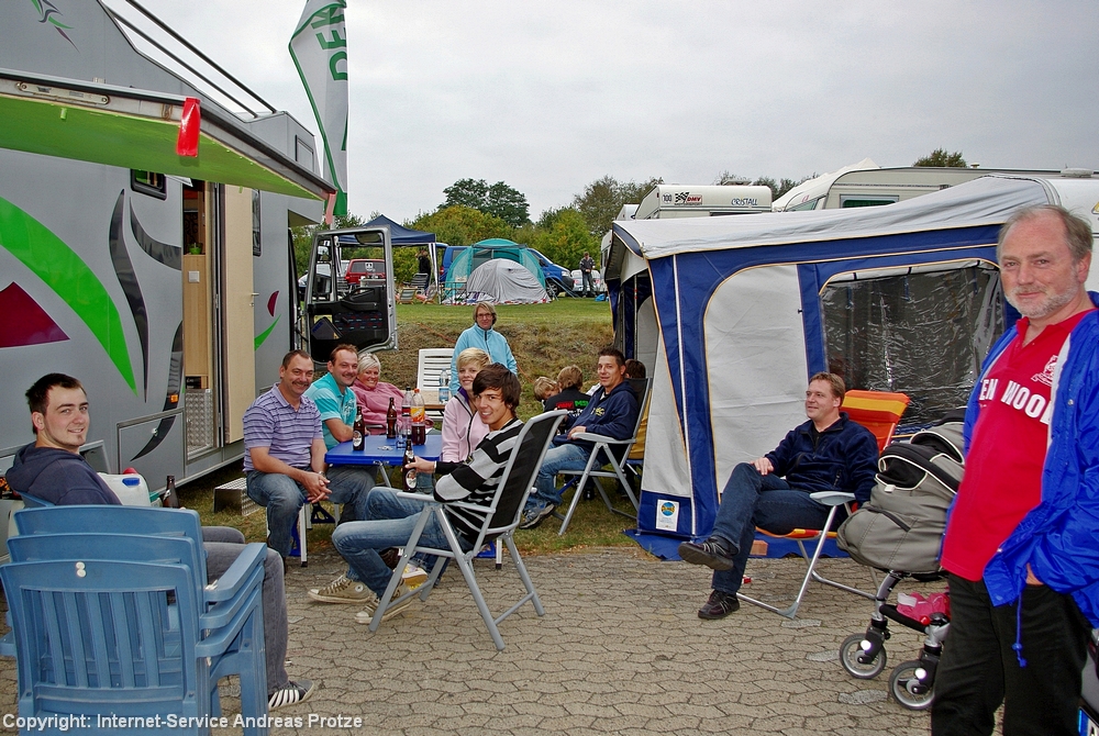 Fröhliche Gesichter im Campingbereich, hier beim MSC Straßbessenbach (Hessen).