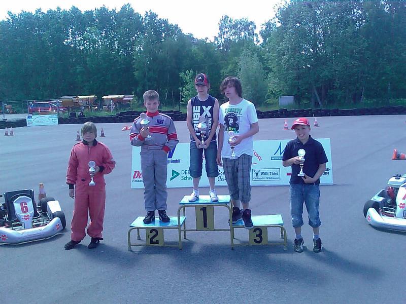 Siegerehrung in Klasse 3: 1. Dominik Rump, MSC Berlin; 2. Dennis Terkowski, MC Schwerin Krösnitz; 3. Richard Lloyd, MSC Berlin; 4. Dominik Temp, MSC Berlin; 5. Jonatan Hess, MSC Land Hadeln.