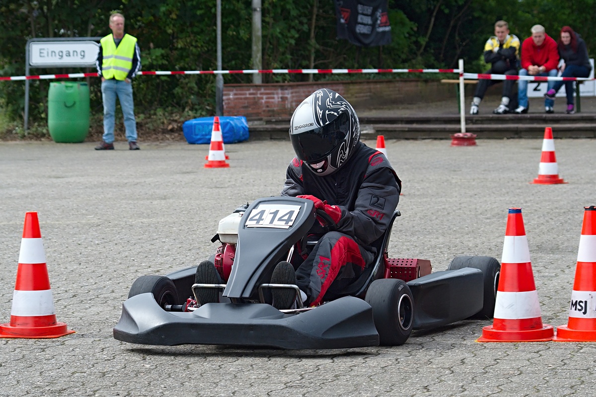 Zweiter Platz in Klasse 4 für David Anderson, der hier die Ziellinie überquert. Der große Wurf gelang ihm in der Gesamtwertung zur Norddeutschen Meisterschaft - Platz 1