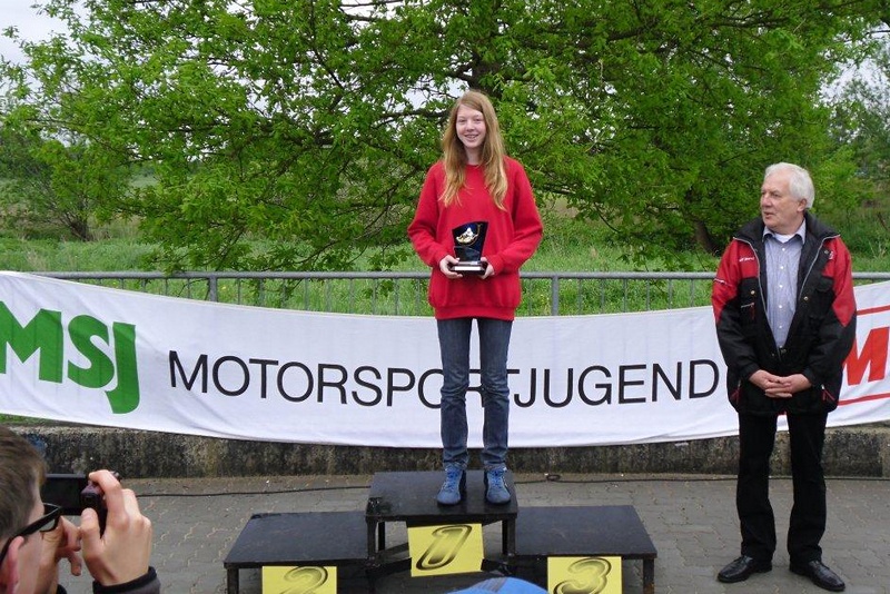 Janica Schlüer (li.) bekam die Auszeichnung “Tagesschnellstes Mädchen” in Aukrug