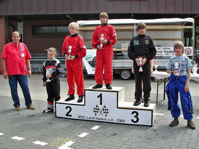 Klasse 3, v.li. MSC Land Hadeln-Vorsitzender Ralf Lehmann, 1. Hendrik Domann (MSC Land Hadeln), 2. Fabian Meyer (MSC Land Hadeln), 3. Florian Schreiber (BSC Aukrug), 4. Denise Schneider (MSC Berlin).