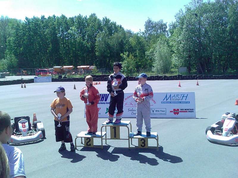 Siegerehrung in Klasse 1: 1. Sepehr Razzaghi, MSC Berlin; 2. Tjark Schlüer, MSC Land Hadeln; 3. Paul Miegel, MC Schwerin Krösnitz; 4. Niklas Saaro, MC Lebusa.